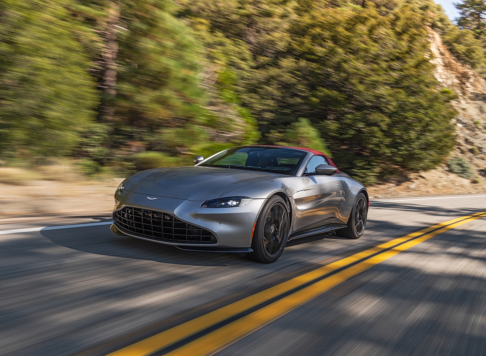 2021 Aston Martin Vantage Roadster (Color: Spirit Silver; US-Spec) Front Three-Quarter Wallpapers #74 of 175
