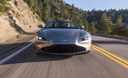 2021 Aston Martin Vantage Roadster (Color: Spirit Silver; US-Spec) Front Wallpapers 450x275 (88)