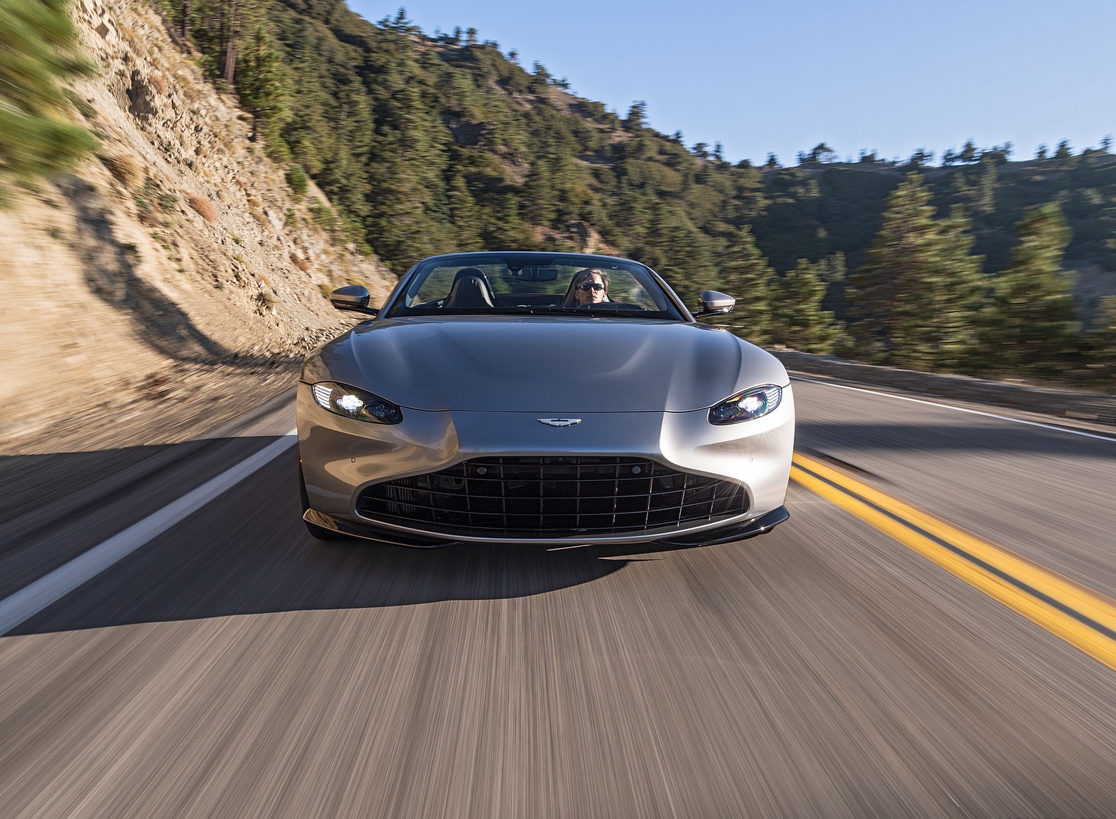 2021 Aston Martin Vantage Roadster (Color: Spirit Silver; US-Spec) Front Wallpapers #88 of 175