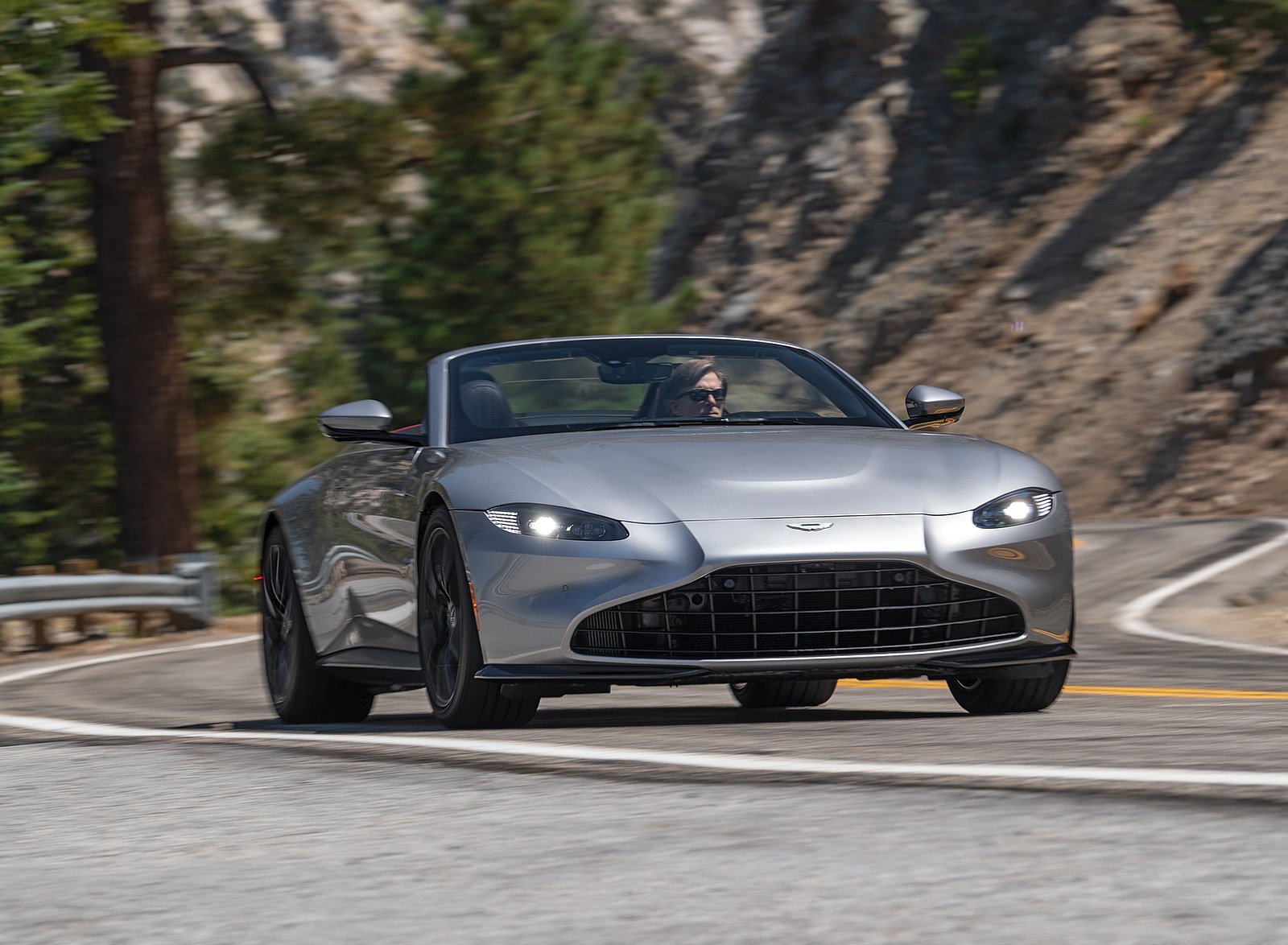 2021 Aston Martin Vantage Roadster (Color: Spirit Silver; US-Spec) Front Wallpapers #89 of 175