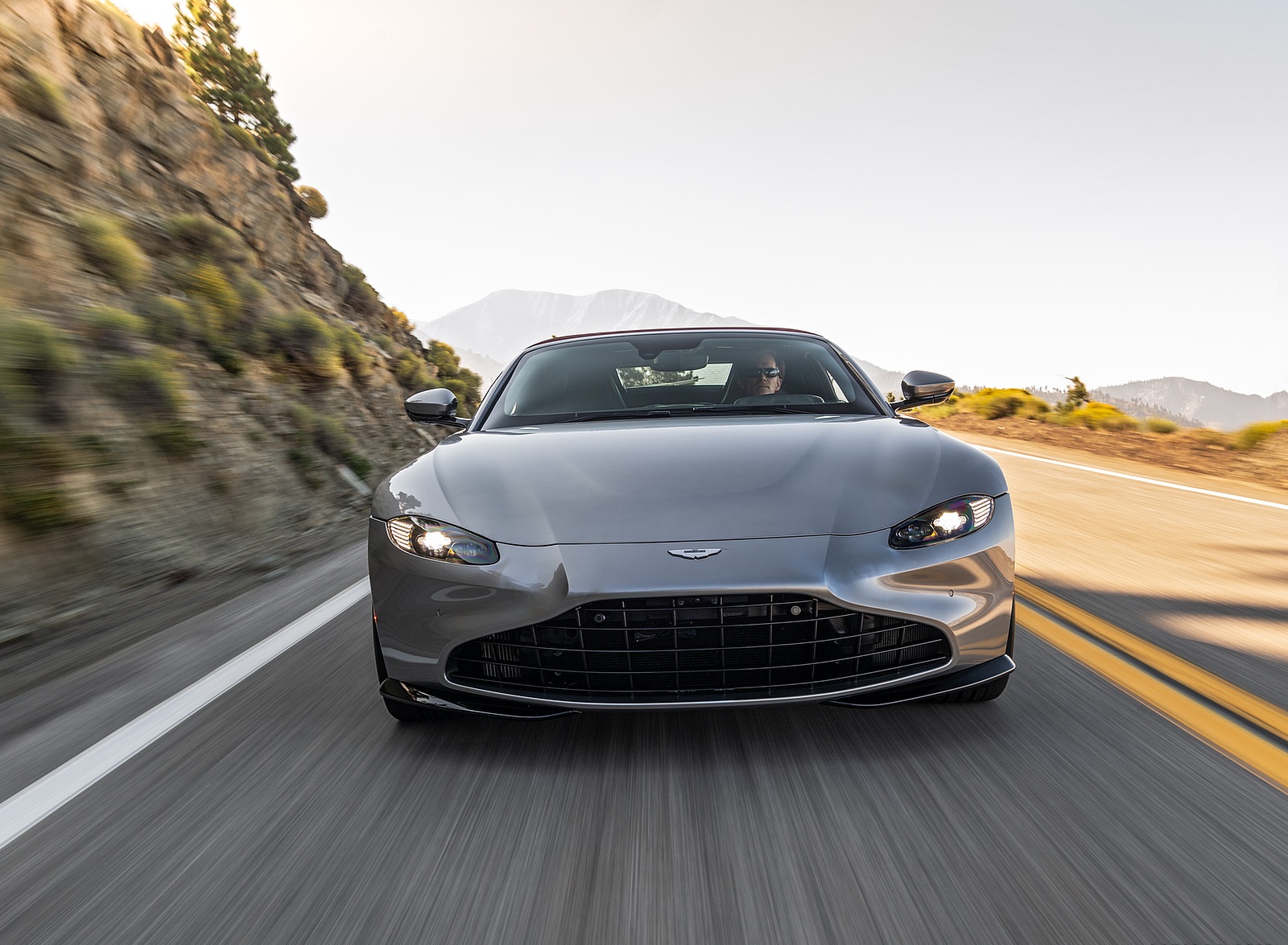 2021 Aston Martin Vantage Roadster (Color: Spirit Silver; US-Spec) Front Wallpapers #76 of 175