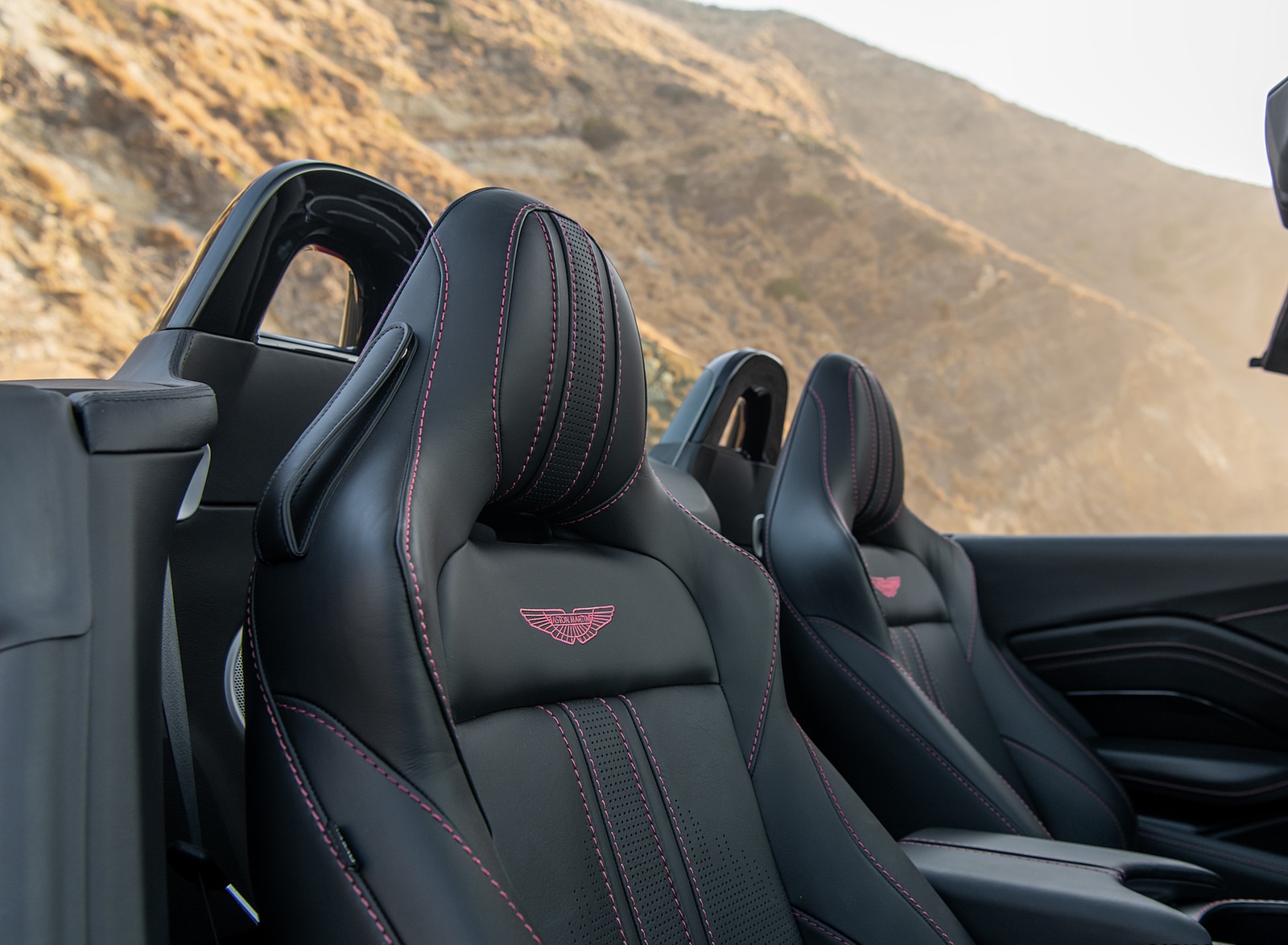 2021 Aston Martin Vantage Roadster (Color: Spirit Silver; US-Spec) Interior Seats Wallpapers #125 of 175