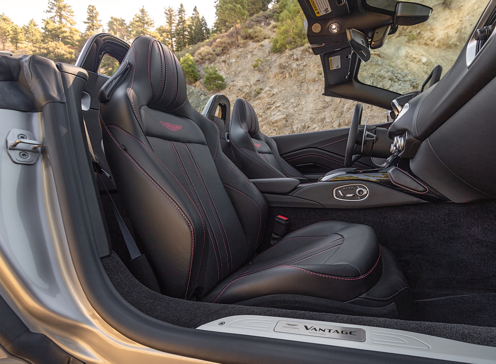 2021 Aston Martin Vantage Roadster (Color: Spirit Silver; US-Spec) Interior Seats Wallpapers #127 of 175