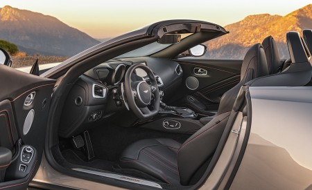 2021 Aston Martin Vantage Roadster (Color: Spirit Silver; US-Spec) Interior Wallpapers 450x275 (122)