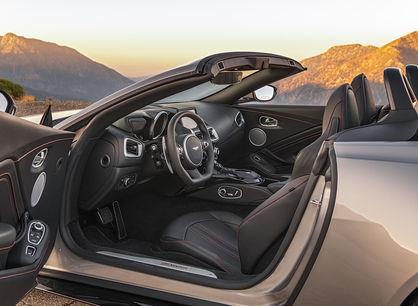 2021 Aston Martin Vantage Roadster (Color: Spirit Silver; US-Spec) Interior Wallpapers #122 of 175