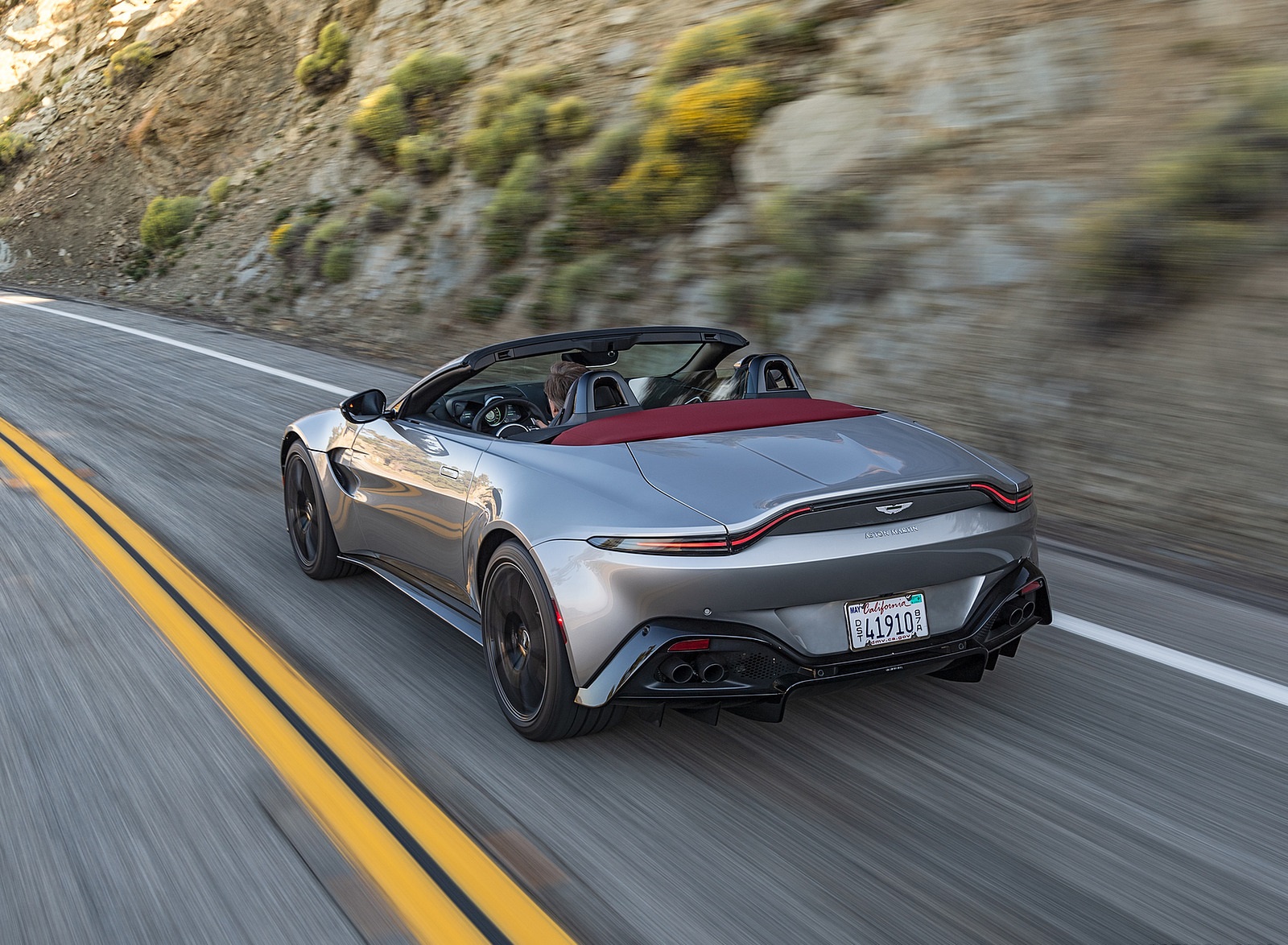 2021 Aston Martin Vantage Roadster (Color: Spirit Silver; US-Spec) Rear Three-Quarter Wallpapers #101 of 175