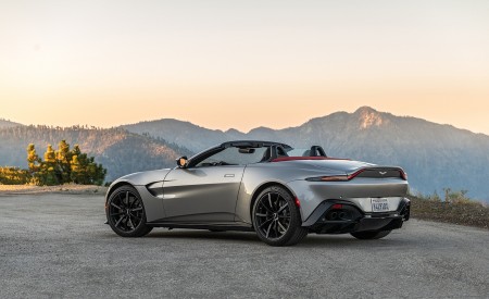 2021 Aston Martin Vantage Roadster (Color: Spirit Silver; US-Spec) Rear Three-Quarter Wallpapers 450x275 (114)