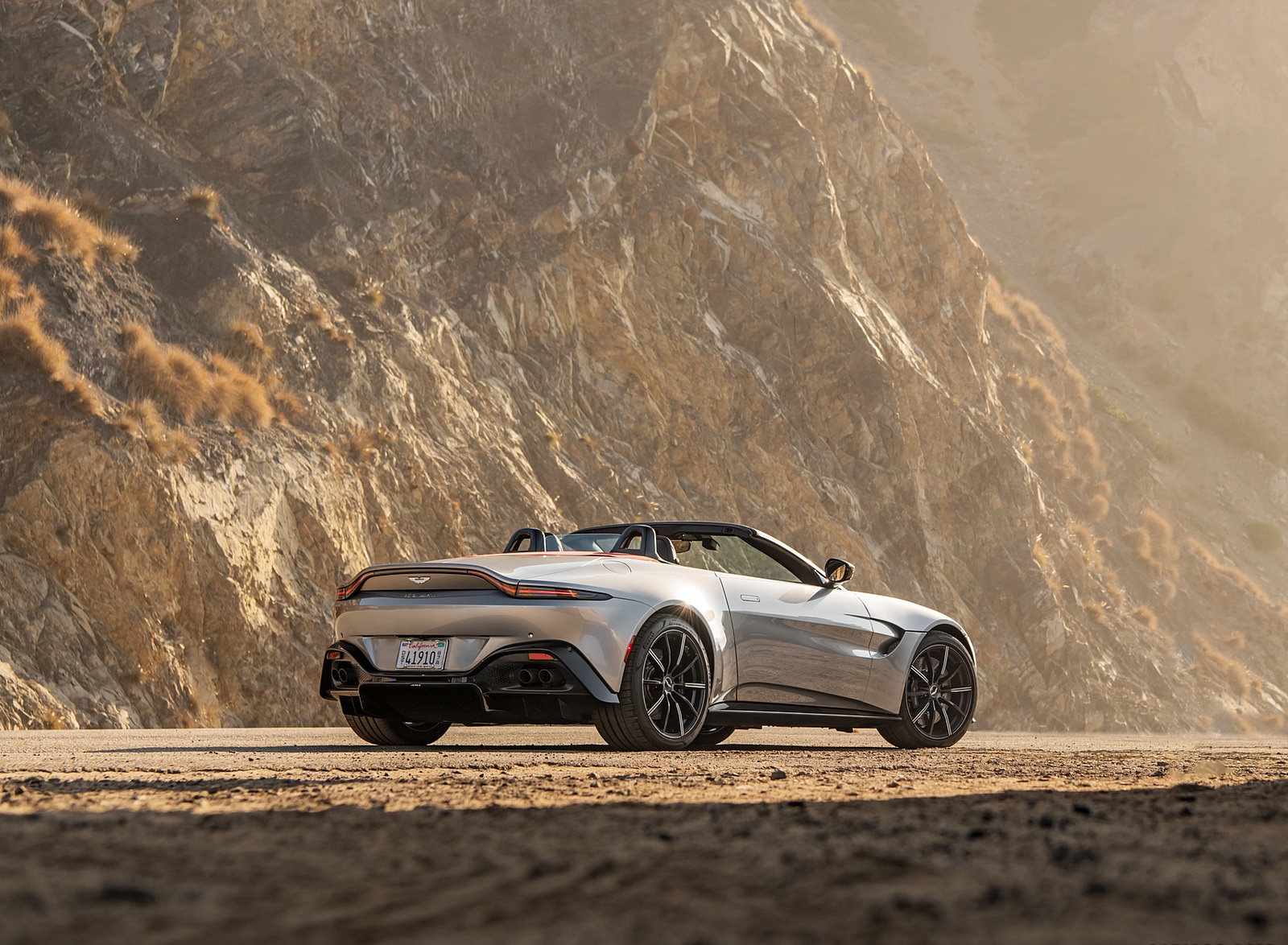 2021 Aston Martin Vantage Roadster (Color: Spirit Silver; US-Spec) Rear Three-Quarter Wallpapers #116 of 175