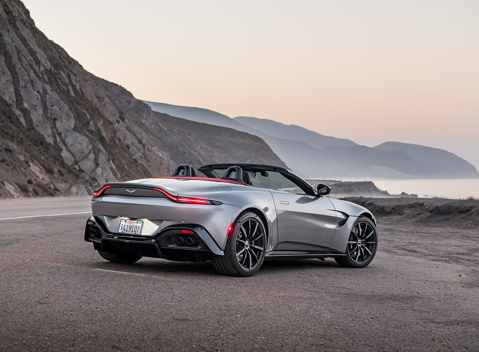2021 Aston Martin Vantage Roadster (Color: Spirit Silver; US-Spec) Rear Three-Quarter Wallpapers #117 of 175