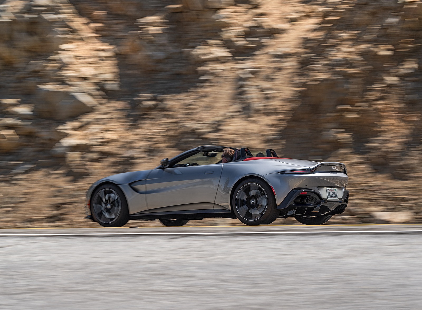 2021 Aston Martin Vantage Roadster (Color: Spirit Silver; US-Spec) Rear Three-Quarter Wallpapers #102 of 175