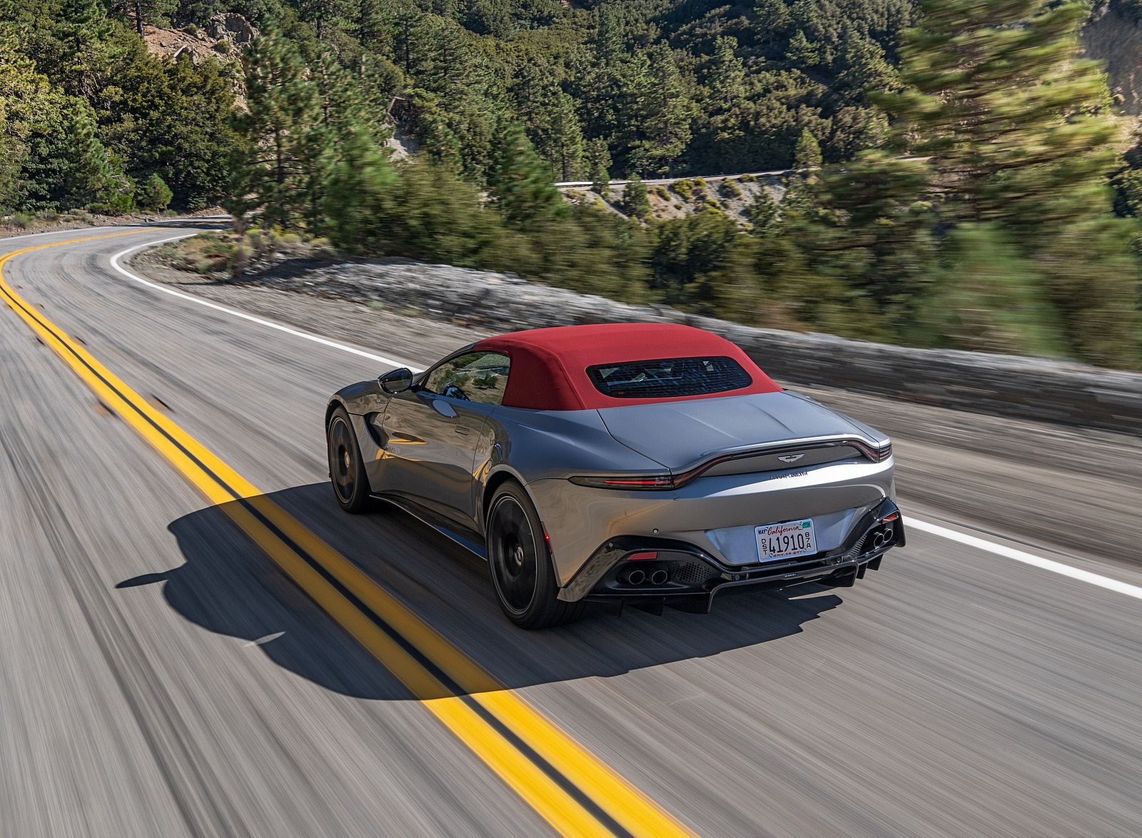 2021 Aston Martin Vantage Roadster (Color: Spirit Silver; US-Spec) Rear Three-Quarter Wallpapers #77 of 175