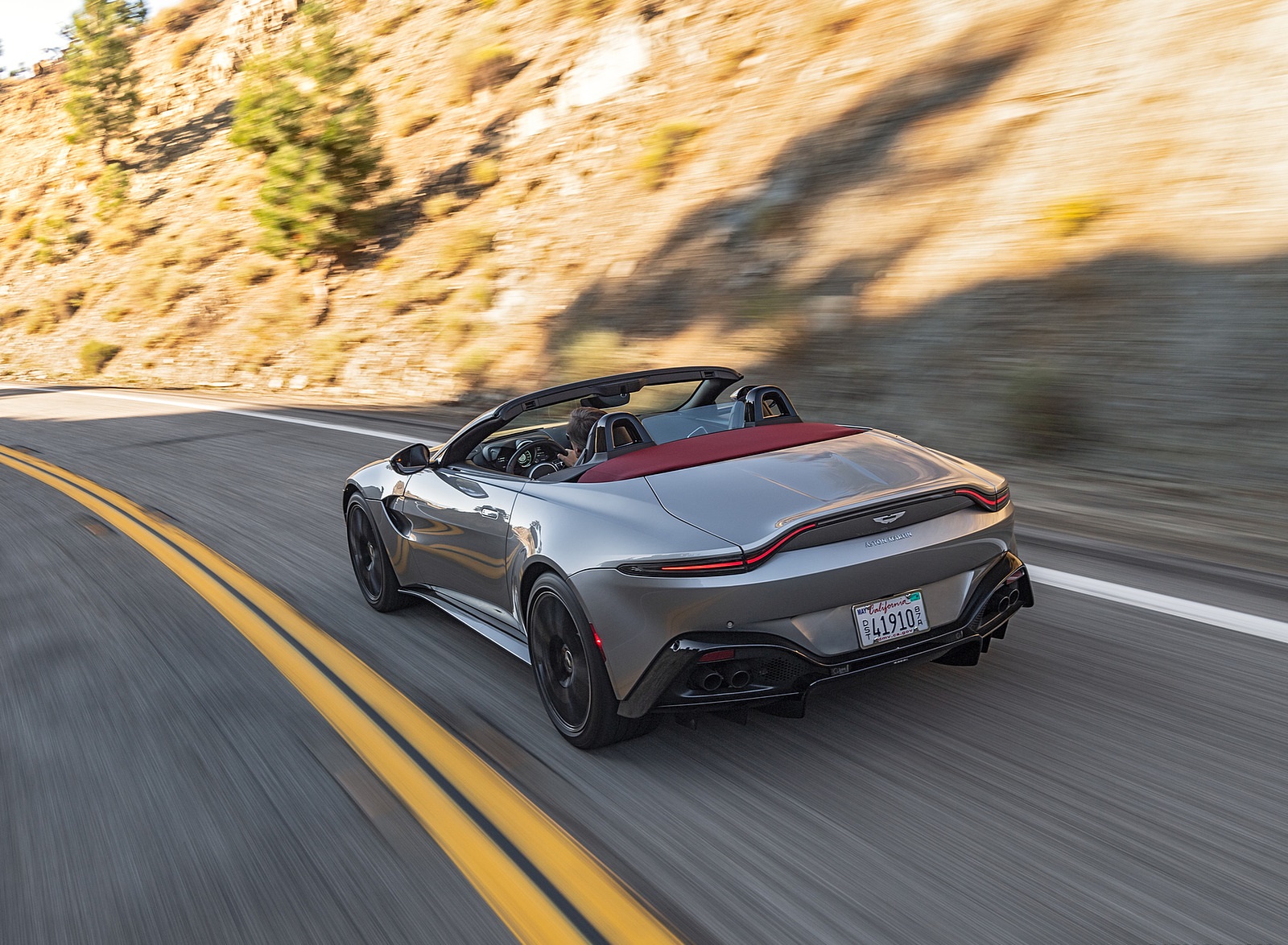 2021 Aston Martin Vantage Roadster (Color: Spirit Silver; US-Spec) Rear Wallpapers  #79 of 175