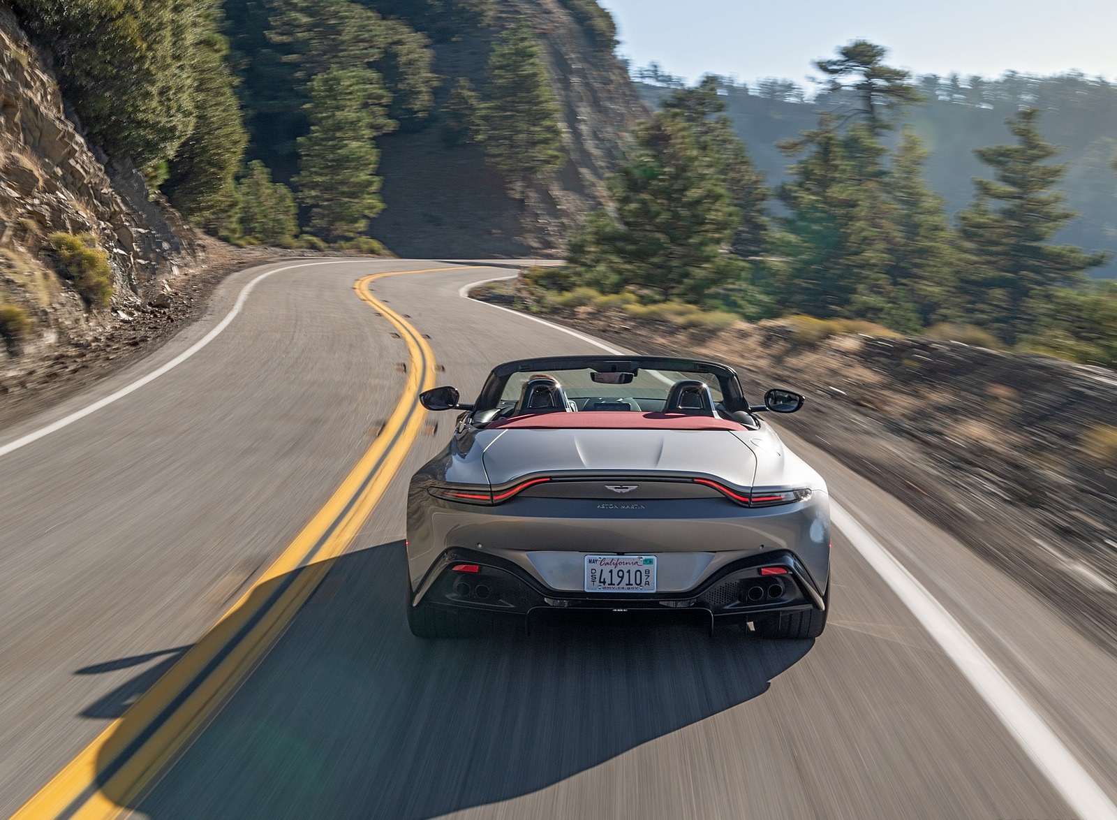 2021 Aston Martin Vantage Roadster (Color: Spirit Silver; US-Spec) Rear Wallpapers #83 of 175