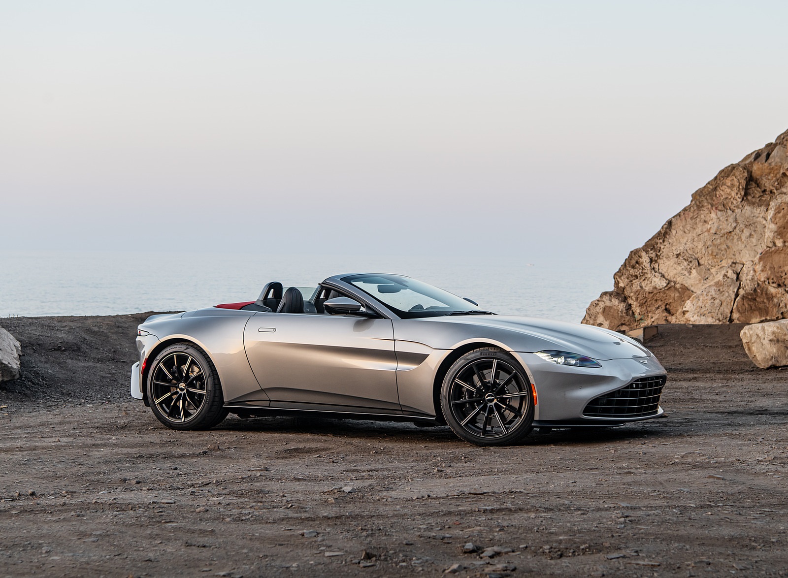 2021 Aston Martin Vantage Roadster (Color: Spirit Silver; US-Spec) Side Wallpapers  #118 of 175