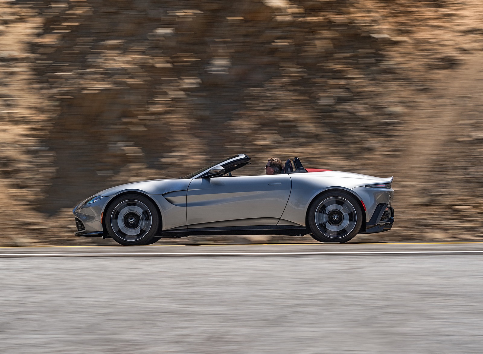 2021 Aston Martin Vantage Roadster (Color: Spirit Silver; US-Spec) Side Wallpapers #104 of 175
