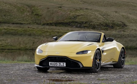 2021 Aston Martin Vantage Roadster (Color: Yellow Tang) Front Three-Quarter Wallpapers 450x275 (17)