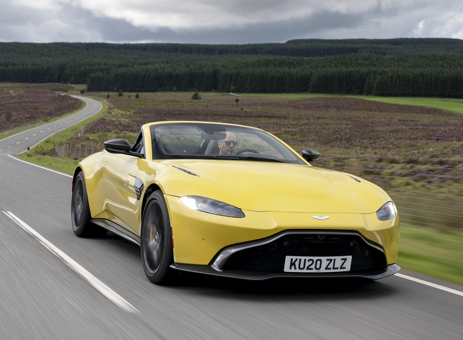 2021 Aston Martin Vantage Roadster (Color: Yellow Tang) Front Three-Quarter Wallpapers  (5)