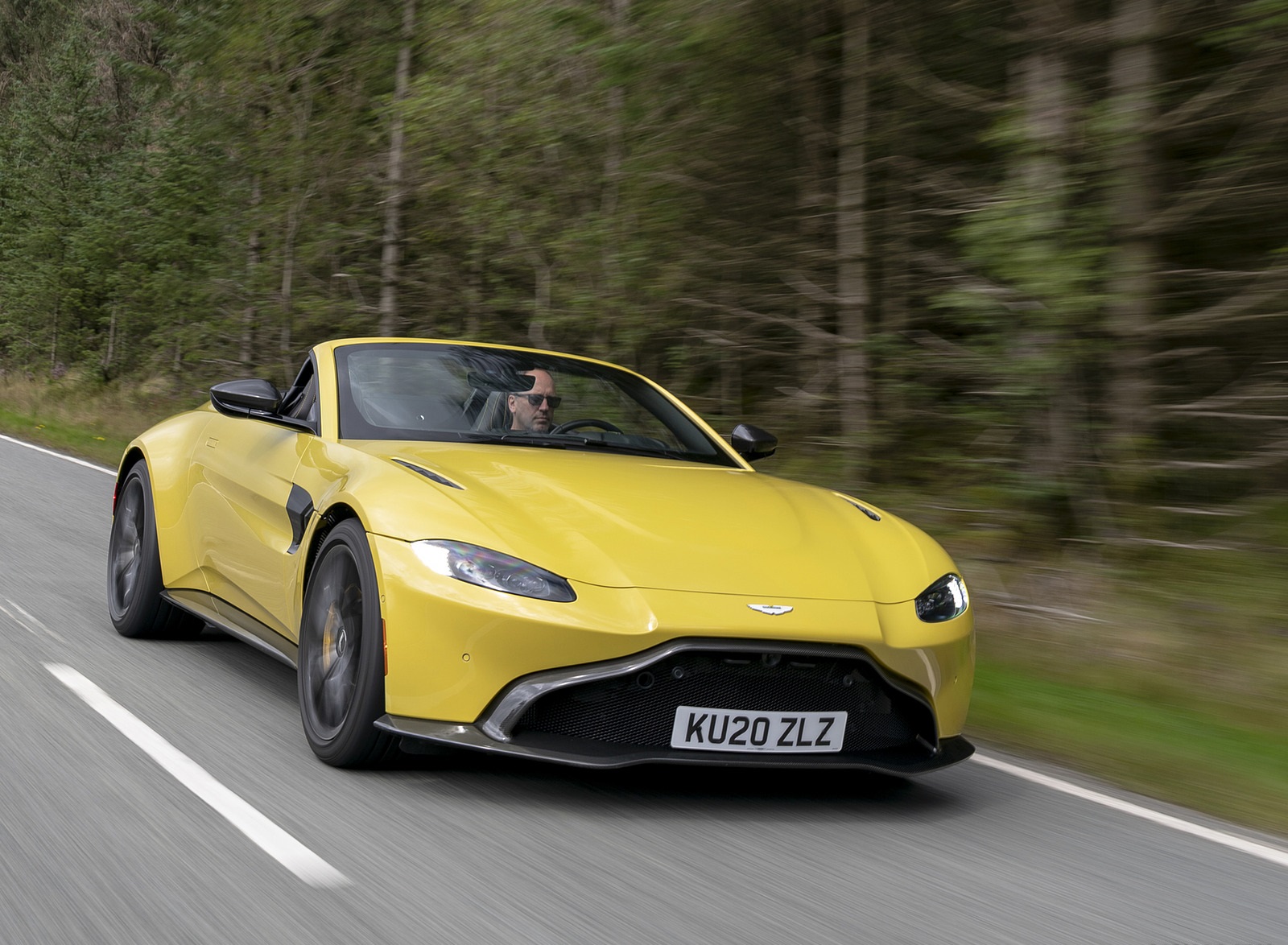 2021 Aston Martin Vantage Roadster (Color: Yellow Tang) Front Three-Quarter Wallpapers (6)