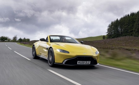 2021 Aston Martin Vantage Roadster (Color: Yellow Tang) Front Three-Quarter Wallpapers 450x275 (9)