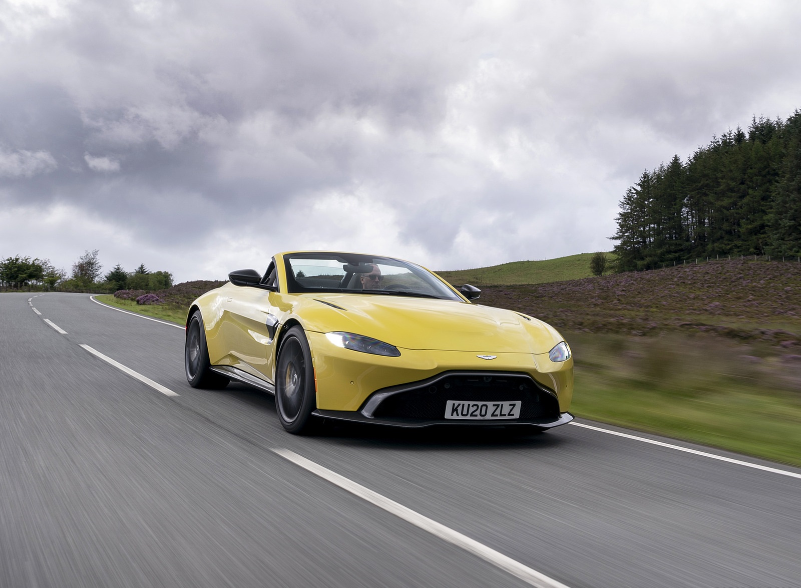 2021 Aston Martin Vantage Roadster (Color: Yellow Tang) Front Three-Quarter Wallpapers (9)