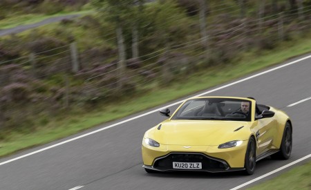 2021 Aston Martin Vantage Roadster (Color: Yellow Tang) Front Three-Quarter Wallpapers 450x275 (10)
