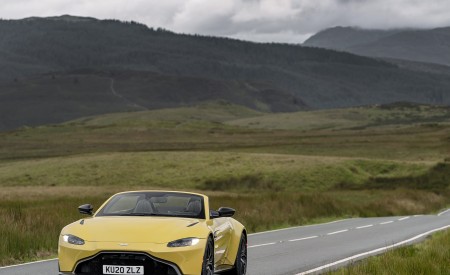 2021 Aston Martin Vantage Roadster (Color: Yellow Tang) Front Wallpapers  450x275 (20)