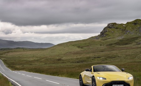 2021 Aston Martin Vantage Roadster (Color: Yellow Tang) Front Wallpapers 450x275 (22)