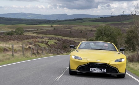2021 Aston Martin Vantage Roadster (Color: Yellow Tang) Front Wallpapers 450x275 (13)