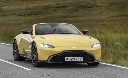2021 Aston Martin Vantage Roadster (Color: Yellow Tang) Front Wallpapers 450x275 (23)