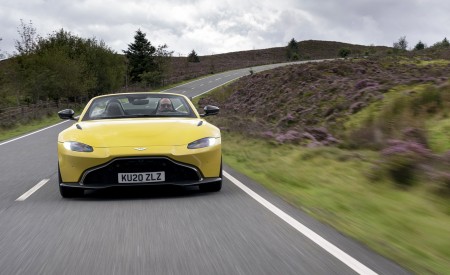 2021 Aston Martin Vantage Roadster (Color: Yellow Tang) Front Wallpapers 450x275 (3)