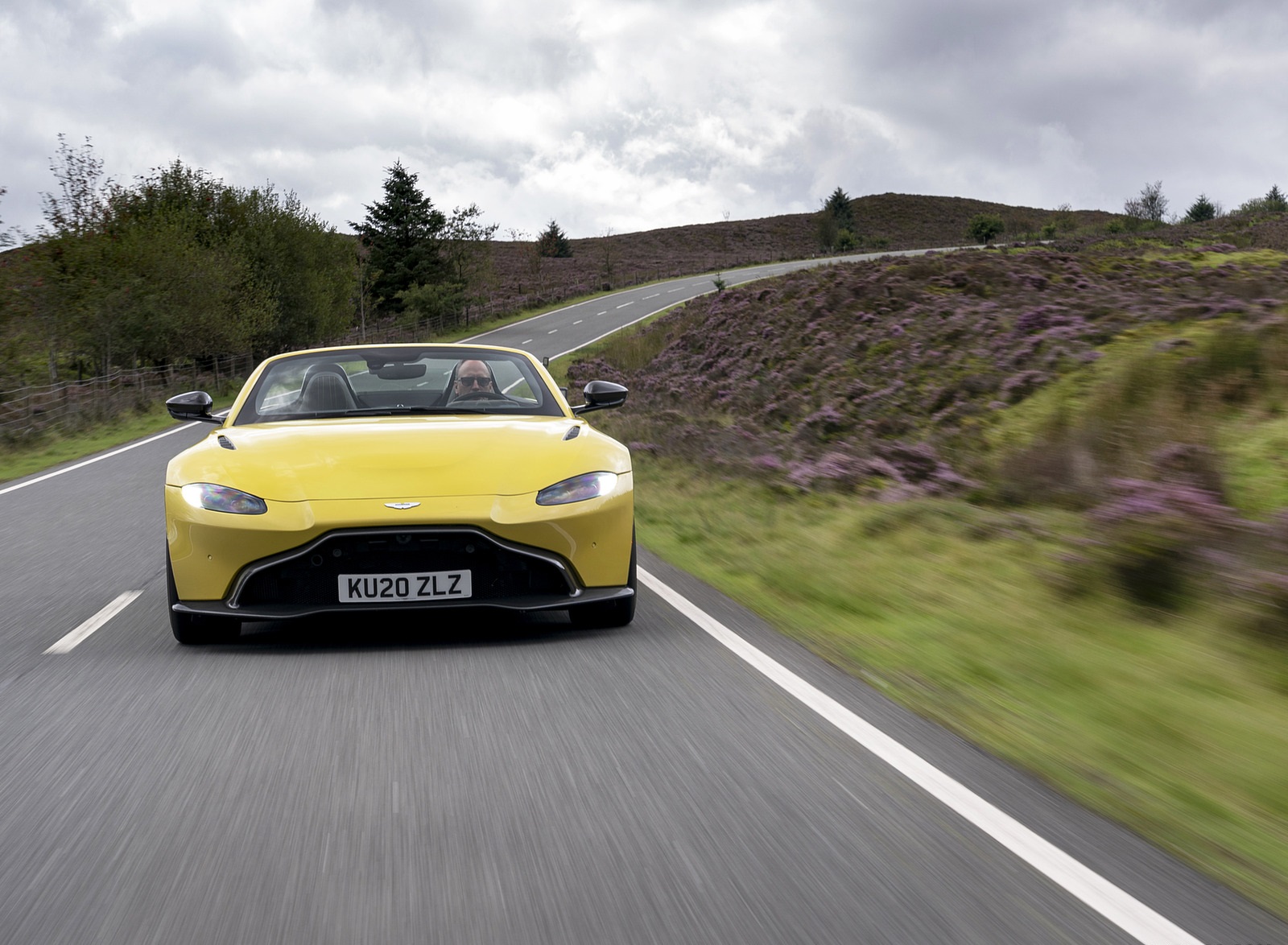 2021 Aston Martin Vantage Roadster (Color: Yellow Tang) Front Wallpapers (3)