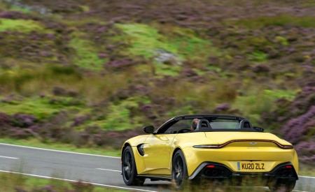 2021 Aston Martin Vantage Roadster (Color: Yellow Tang) Rear Three-Quarter Wallpapers 450x275 (39)