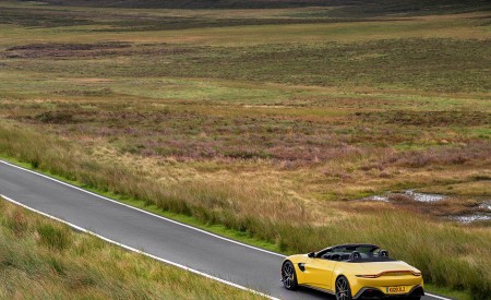2021 Aston Martin Vantage Roadster (Color: Yellow Tang) Rear Three-Quarter Wallpapers 450x275 (41)