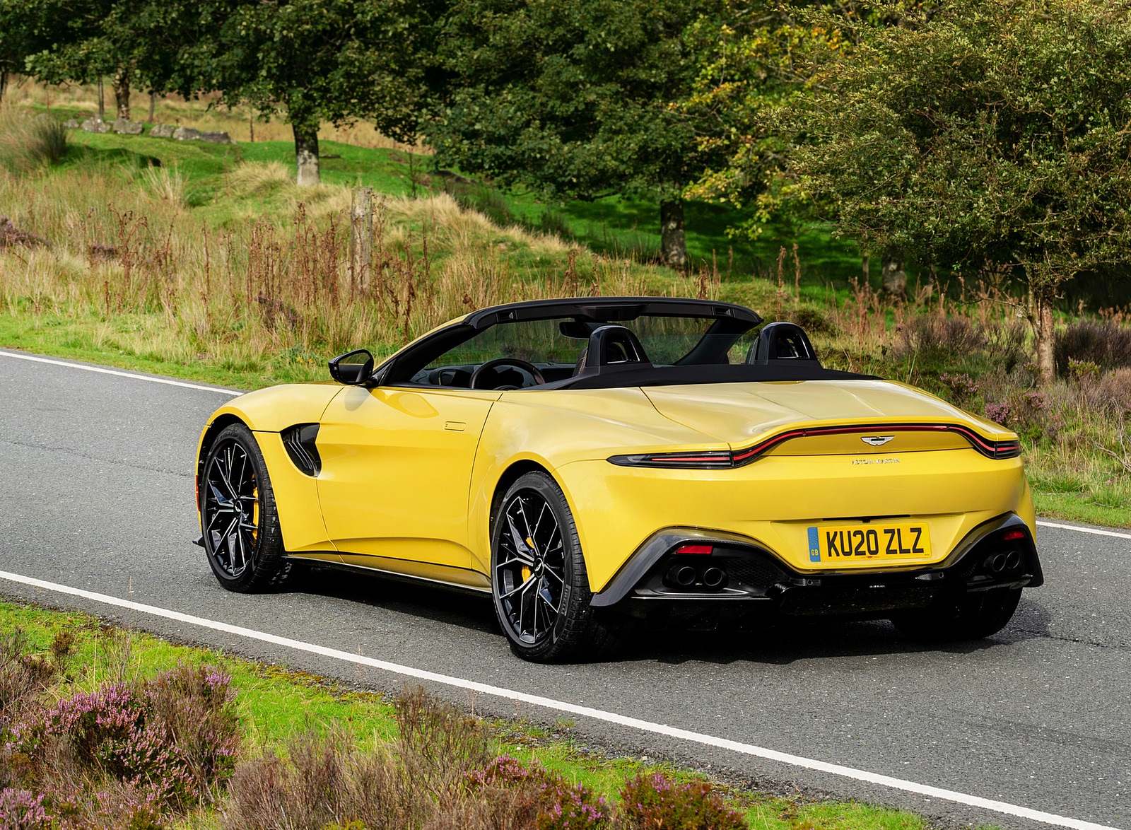 2021 Aston Martin Vantage Roadster (Color: Yellow Tang) Rear Three-Quarter Wallpapers #16 of 175