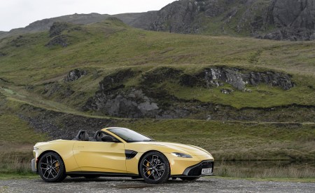 2021 Aston Martin Vantage Roadster (Color: Yellow Tang) Side Wallpapers 450x275 (52)