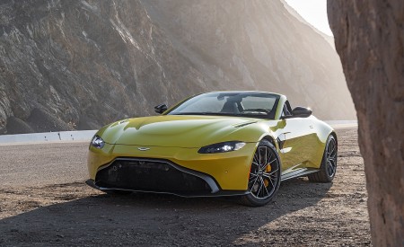2021 Aston Martin Vantage Roadster (Color: Yellow Tang; US-Spec) Front Three-Quarter Wallpapers 450x275 (136)