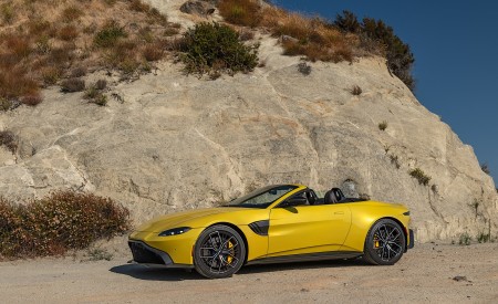 2021 Aston Martin Vantage Roadster (Color: Yellow Tang; US-Spec) Front Three-Quarter Wallpapers 450x275 (139)