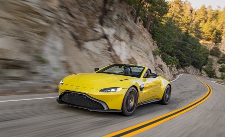 2021 Aston Martin Vantage Roadster (Color: Yellow Tang; US-Spec) Front Three-Quarter Wallpapers 450x275 (130)