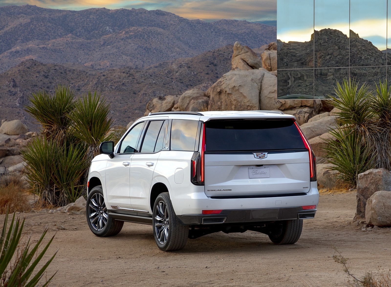 2021 Cadillac Escalade Rear Three-Quarter Wallpapers (4)