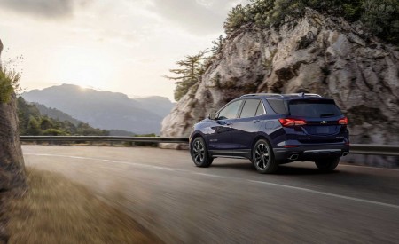 2021 Chevrolet Equinox Premier Rear Three-Quarter Wallpapers 450x275 (2)