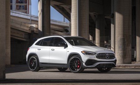 2021 Mercedes-AMG GLA 45 Front Three-Quarter Wallpapers 450x275 (13)