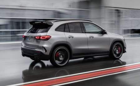 2021 Mercedes-AMG GLA 45 S 4MATIC+ (Color: Magno Grey) Rear Three-Quarter Wallpapers 450x275 (49)