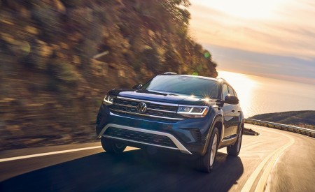 2021 Volkswagen Atlas Front Three-Quarter Wallpapers 450x275 (39)