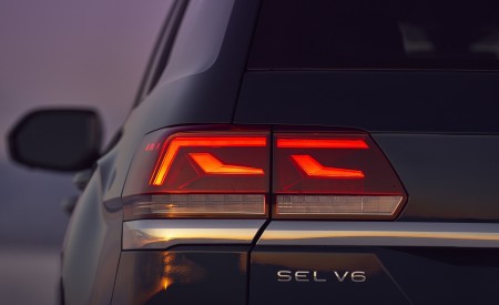 2021 Volkswagen Atlas SEL V6 R-Line Engine Wallpapers  450x275 (17)