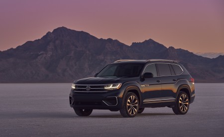 2021 Volkswagen Atlas SEL V6 R-Line Front Three-Quarter Wallpapers 450x275 (7)