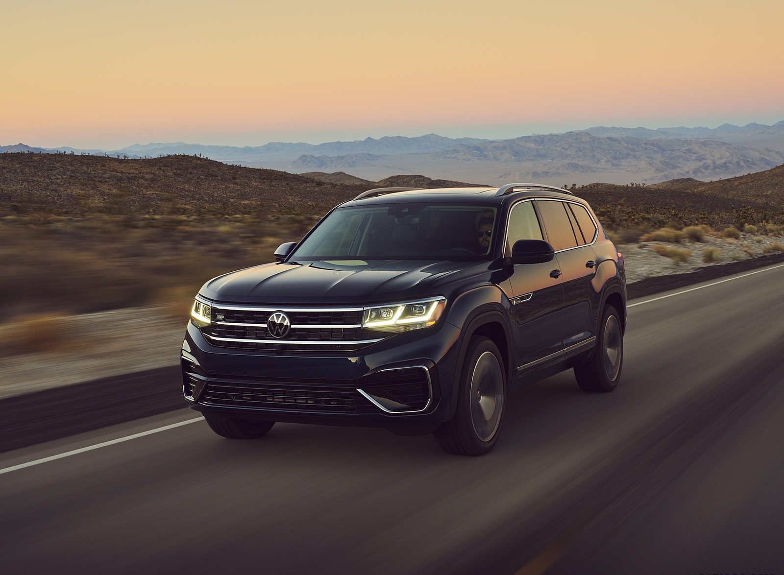 2021 Volkswagen Atlas SEL V6 R-Line Front Three-Quarter Wallpapers (4)
