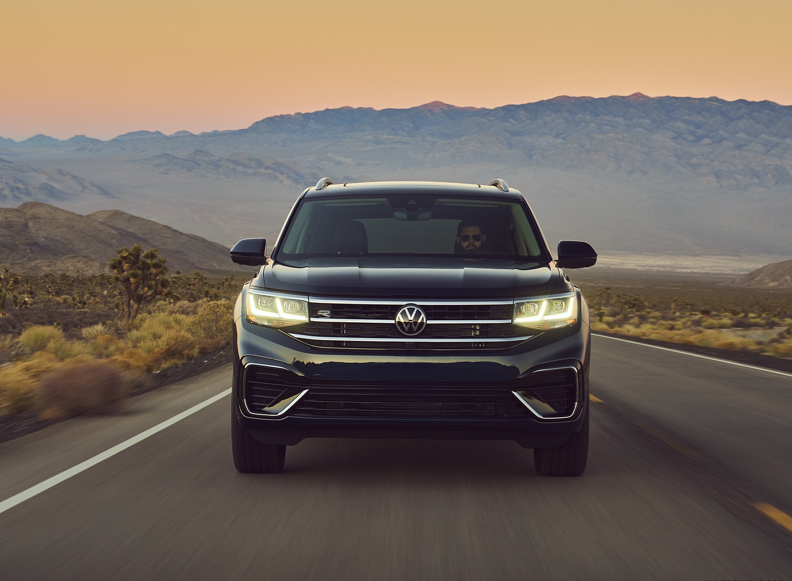 2021 Volkswagen Atlas SEL V6 R-Line Front Wallpapers (2)
