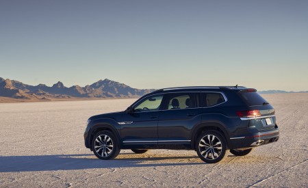 2021 Volkswagen Atlas SEL V6 R-Line Rear Three-Quarter Wallpapers 450x275 (10)