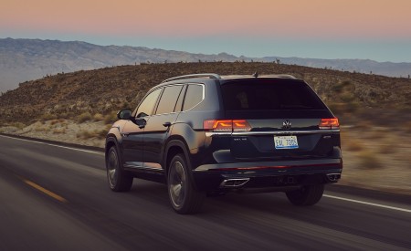 2021 Volkswagen Atlas SEL V6 R-Line Rear Three-Quarter Wallpapers 450x275 (5)