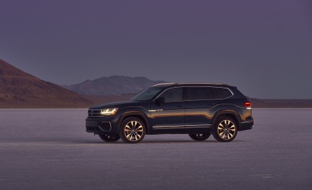 2021 Volkswagen Atlas SEL V6 R-Line Side Wallpapers 450x275 (13)